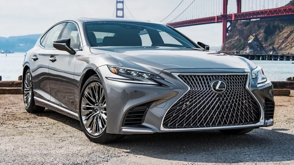 أشهر أنواع السيارات الفارهة 9 لكزس