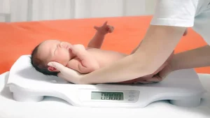 دليل شامل عن وزن الطفل الطبيعي