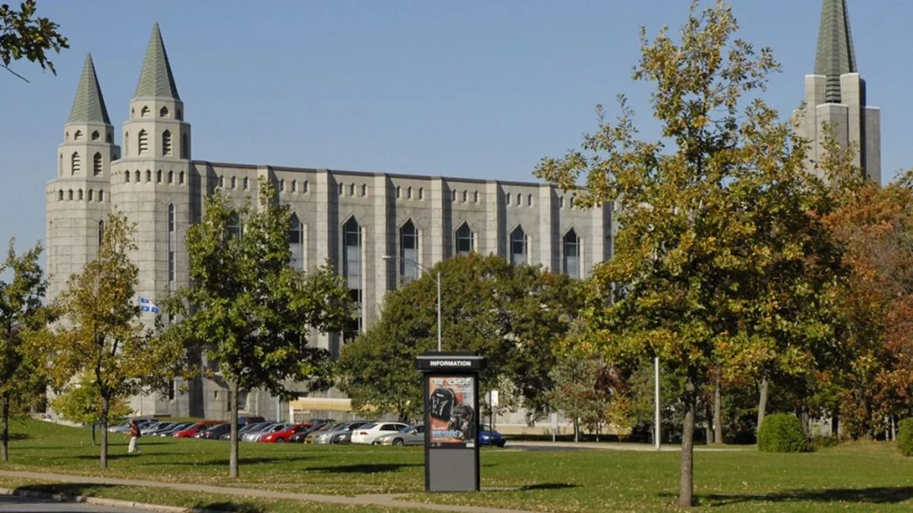 معلومات عن جامعات كندا 19 جامعة لافال