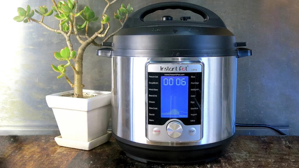 استخدامات وأنواع قدر الطنجرة الكهربائي 2 قدر الطنجرة الكهربائي الإلكتروني Instant Pot Ultra