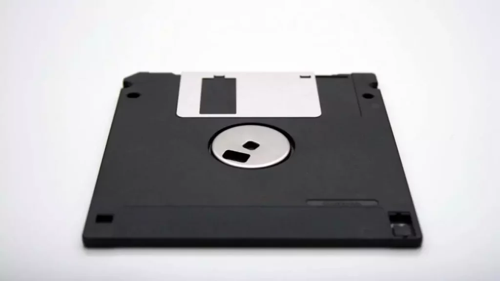 وحدات التخزين الثانوية 2 الأقراص المرنة Floppy diskette