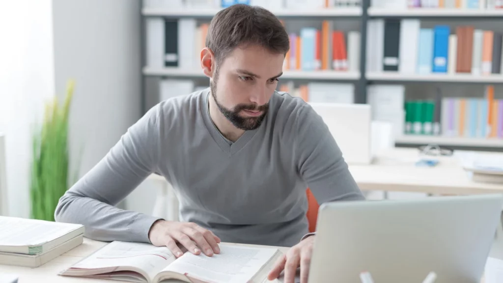أفضل الأوقات للمذاكرة 4 كم ساعة في اليوم تكفي للدراسة؟
