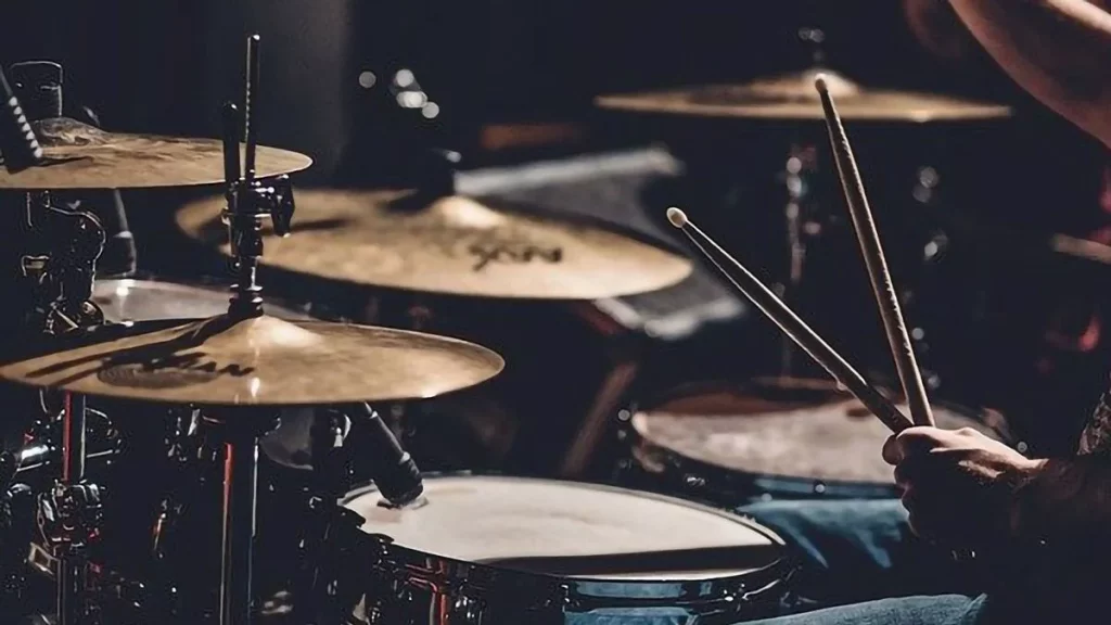 دليل العزف على الطبول للمبتدئين بـ 3 خطوات 6 الطبول الغربية