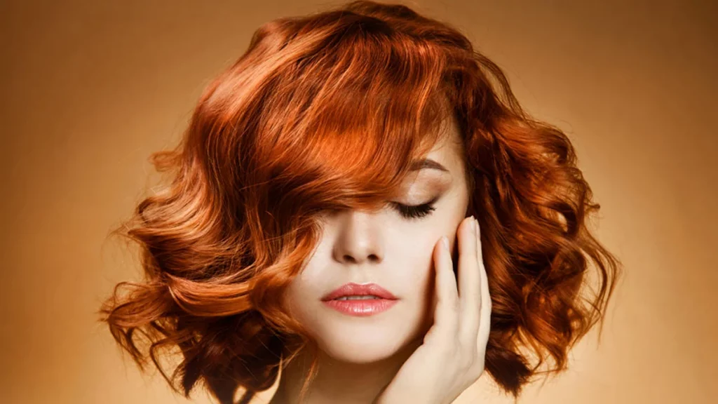 أفضل 8 أنواع صبغ الشعر في العراق 20  صبغة شعر باللون النحاسي الذهبي