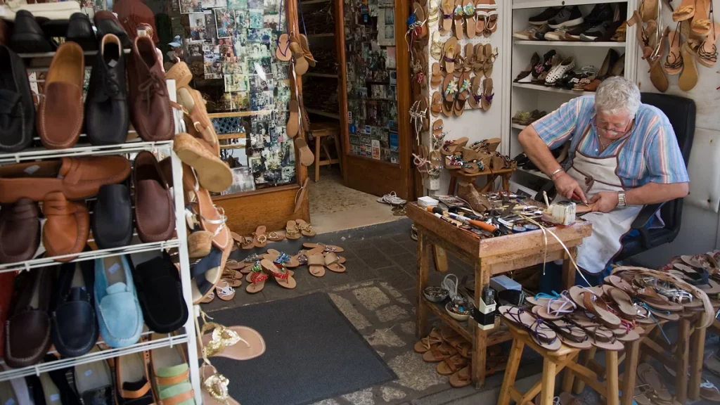 أفضل مهنة في العراق 2022 4 مهنة الإسكافي