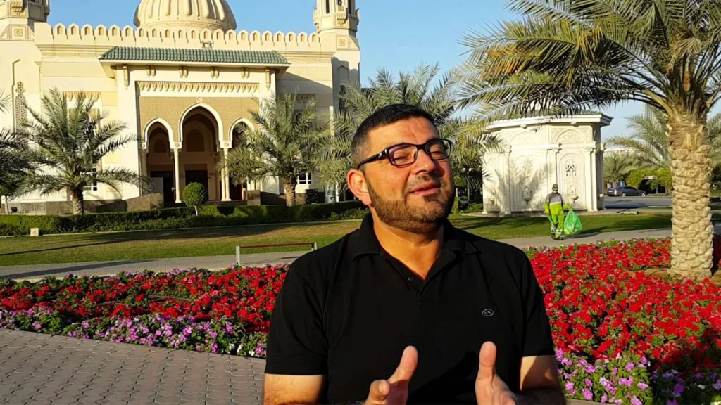 أفضل صانع محتوى في العراق 3 صانع المحتوى في مجال الأدب خيري العمري